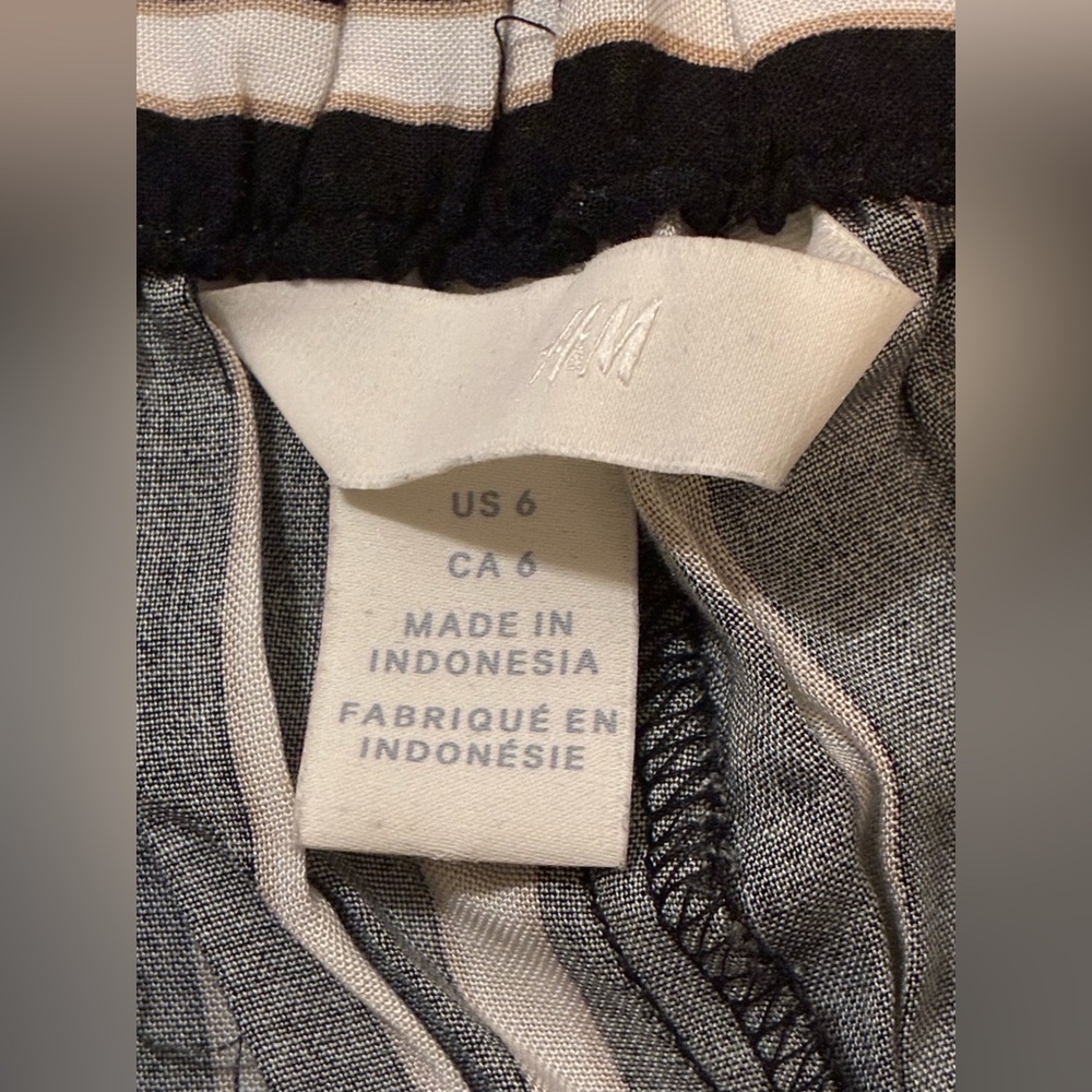 H&M Women’s Black and White Striped Pants. 100% Viscose. Size 6. - Picture 5 of 11